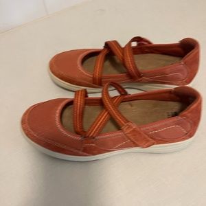 Earth Origins Shoes NWOB, size 8